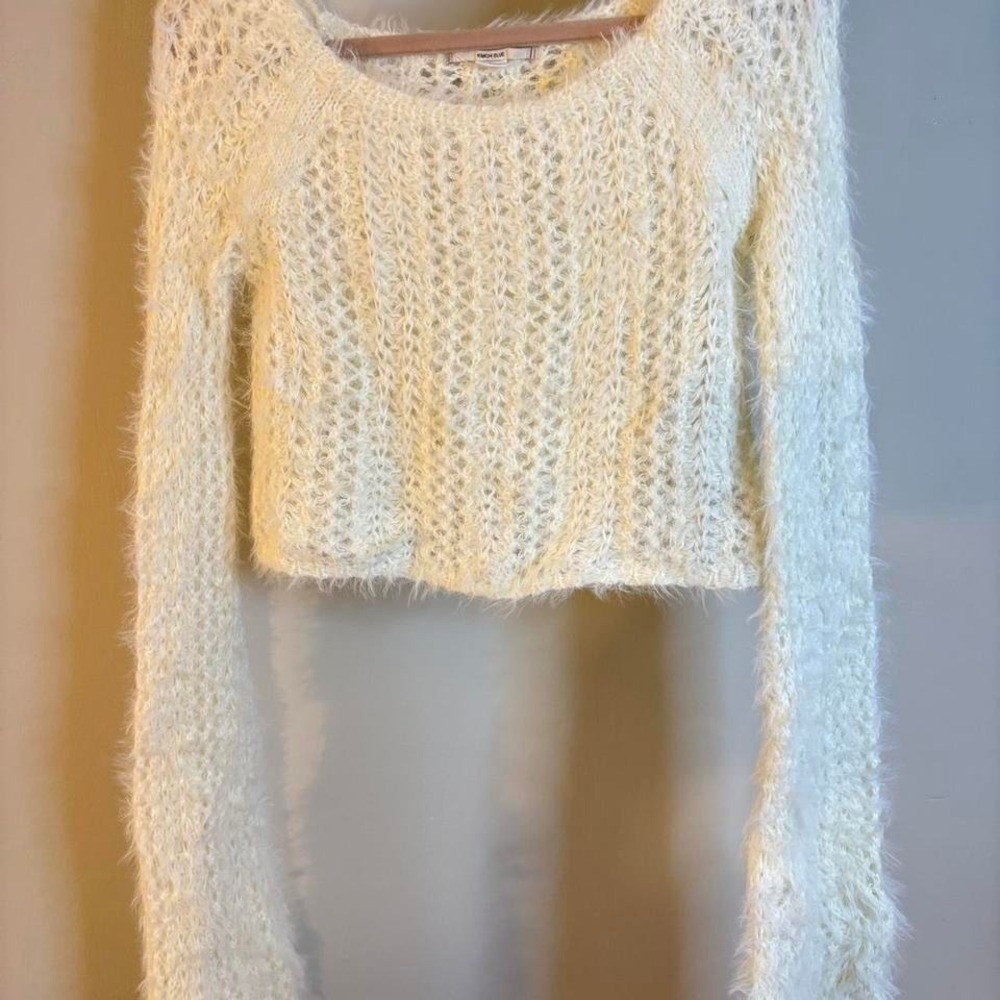 KIMCHI BLUE White Fuzzy Open‎ Knit Sweater